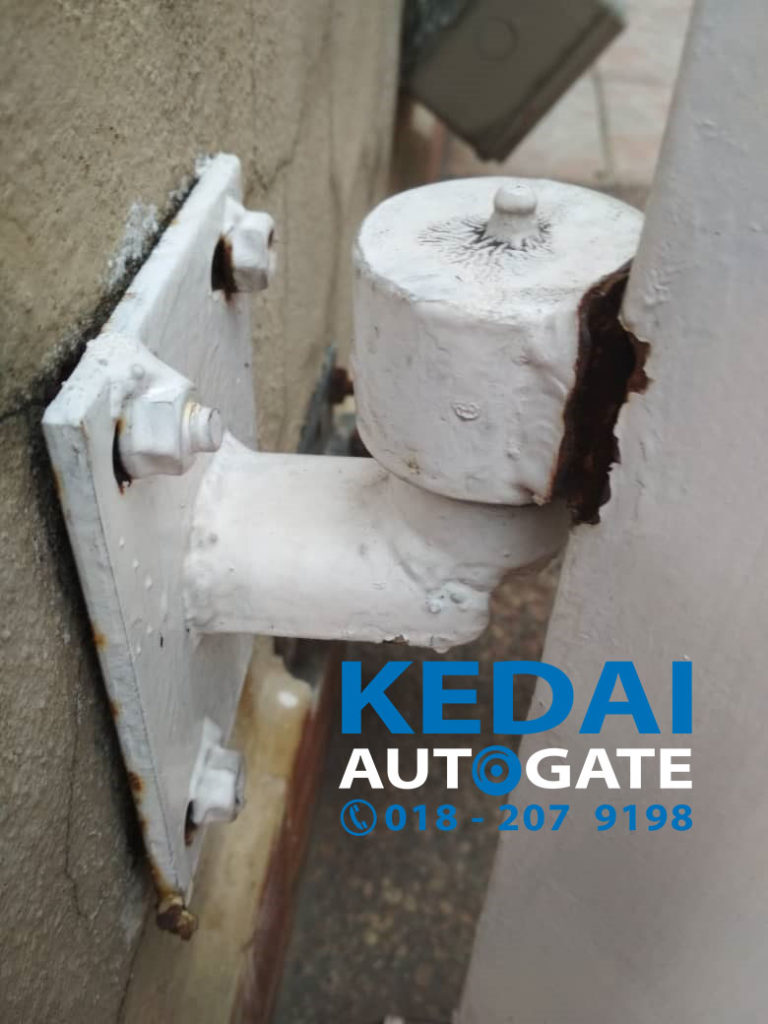 Gate Bearing Are Rusted & Bottom Wheels Jam We Replaced For This