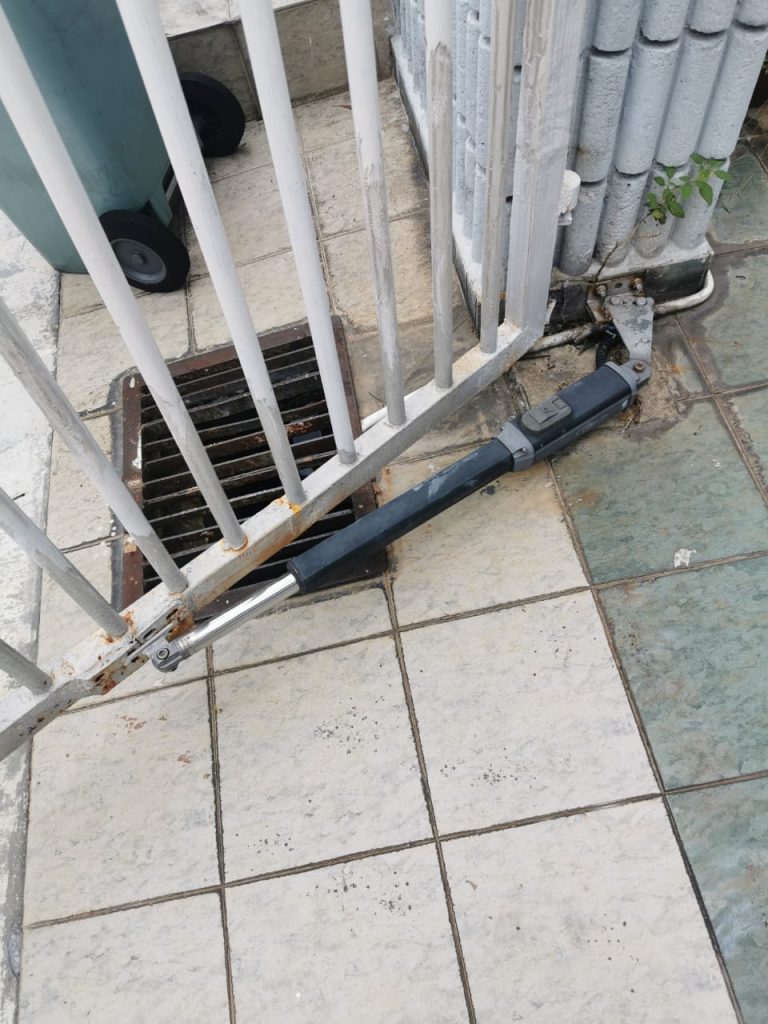 Pasang Autogate Baru Kota Kemuning